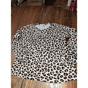 Medium Green Envelope Long Sleeve Pullover Shirt Top Leopard Cheetah